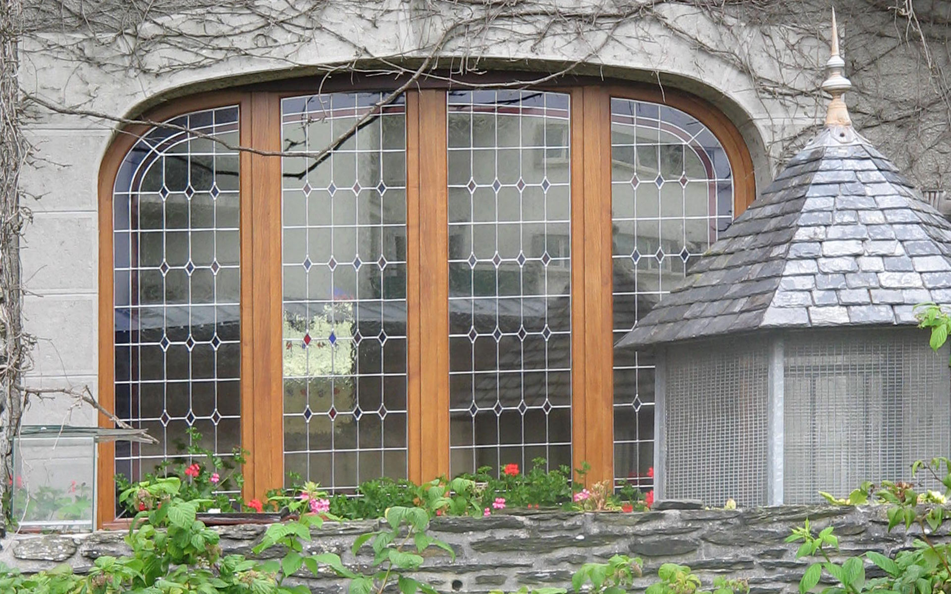 fenetres-bois-cintrage-croisillons-vitrage-fabrication-pose-maison-particuliers-menuiserie-josselin-pleslin-trigavou-dinan-dinard-saint-malo