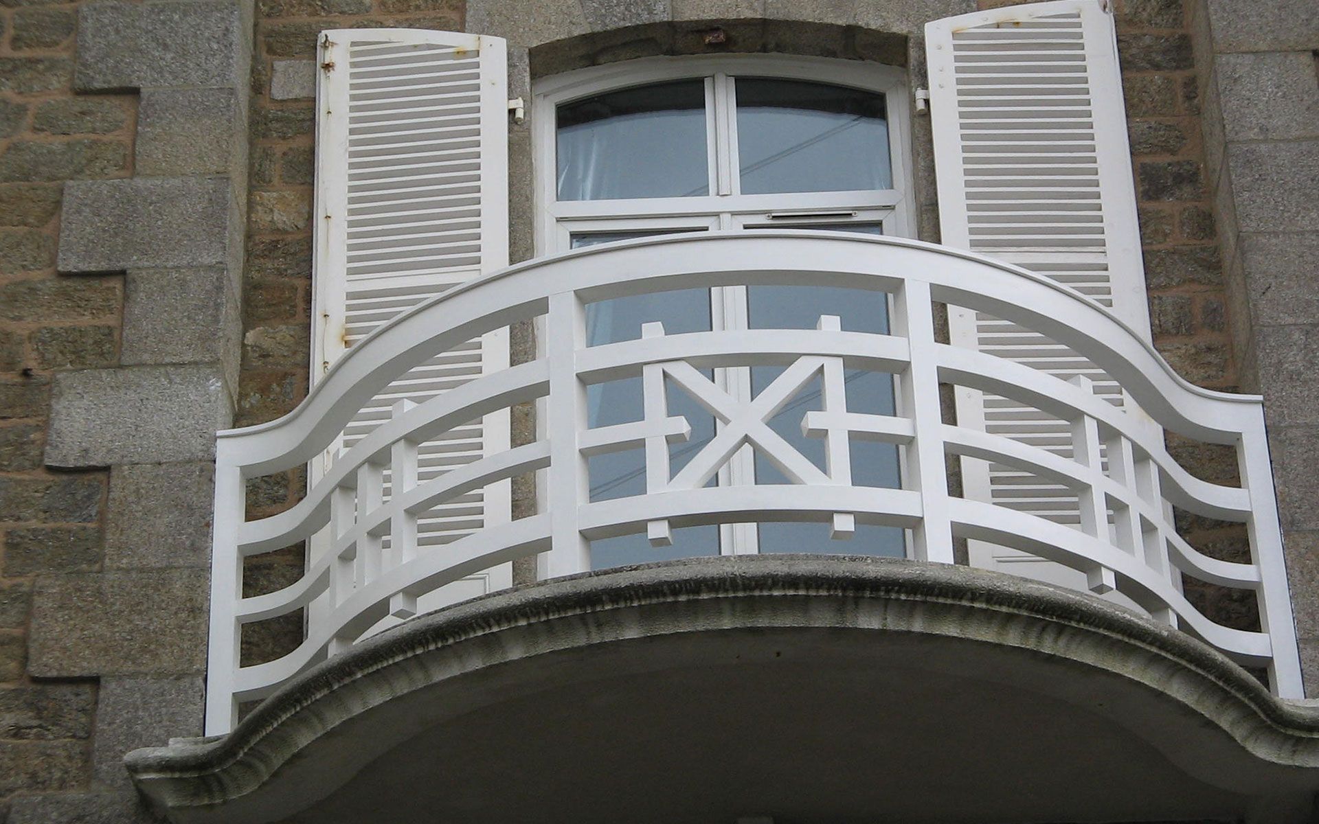 balcon-bois-fabrication-pose-manoir-menuiserie-josselin-pleslin-trigavou-dinan-dinard-saint-malo