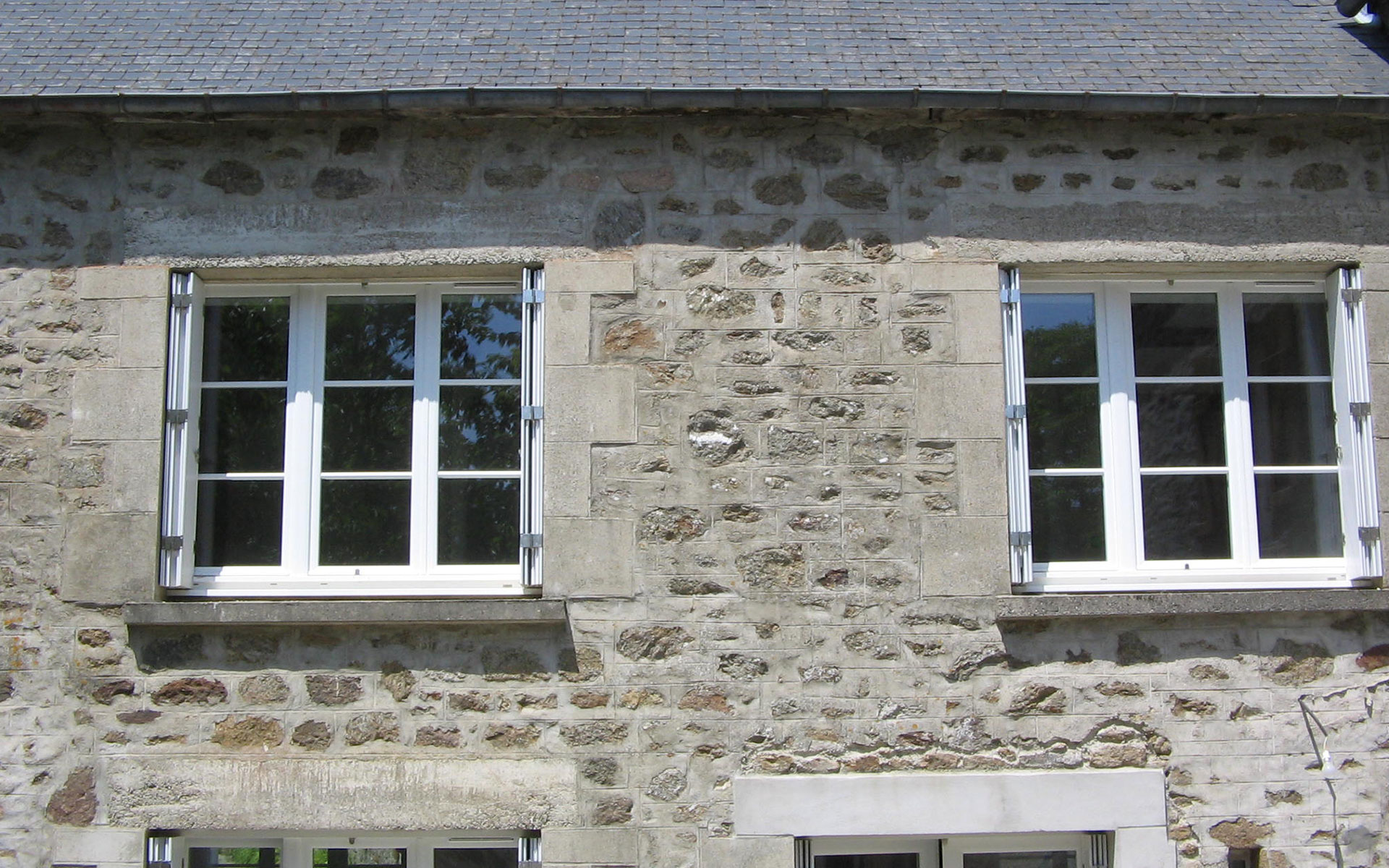 fenetres-volets-pvc-pose-menuiserie-josselin-pleslin-trigavou-dinan-dinard-saint-malo