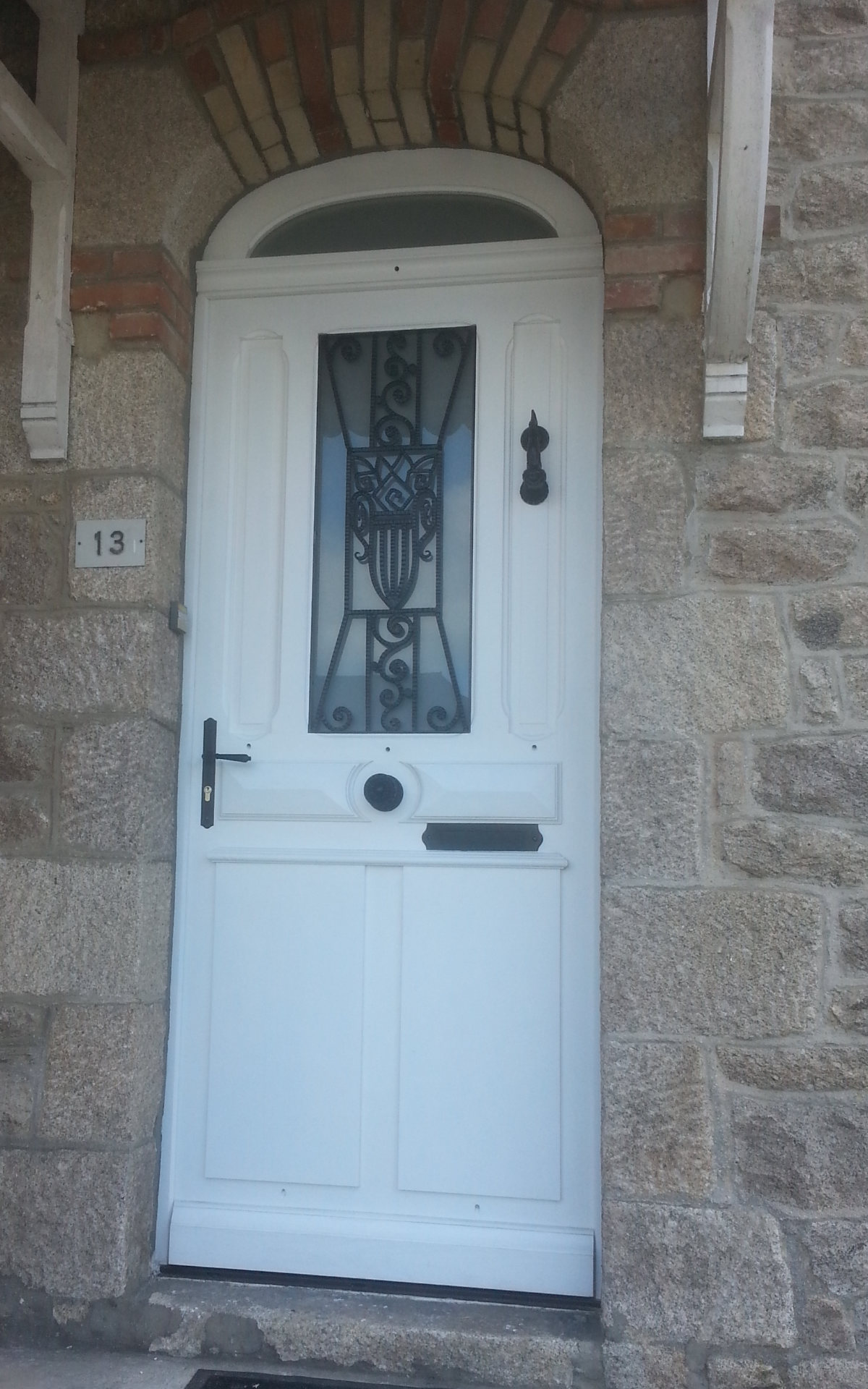 porte-entree-bois-vitrage-renovation-menuiserie-josselin-pleslin-trigavou-dinan-dinard-saint-malo